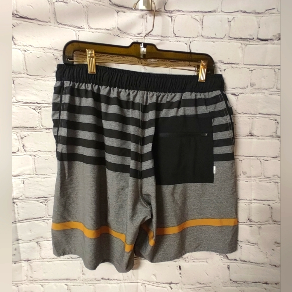Vuori Mens Train Runner Performance Shorts Liner Striped Large - Picture 2 of 13